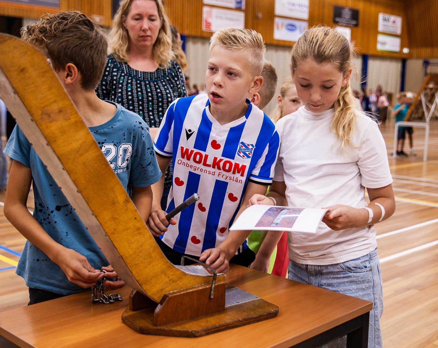 260904 SintNyk Merke Vlaamse kermis V2 03 c FotofanFem 1500